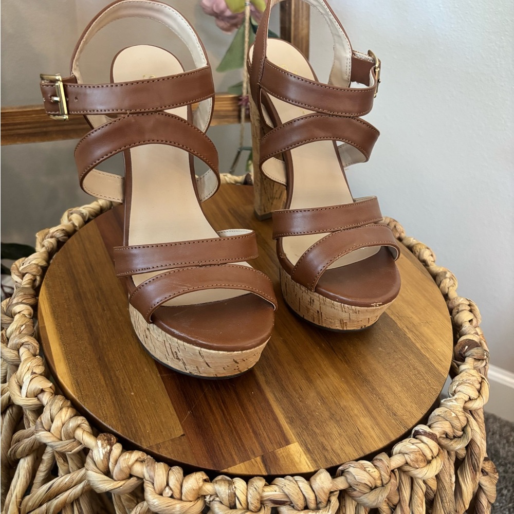 Shi by Journey Brown 5” Platform Heel Sandals Size 8.5 EUC Strappy Chunky